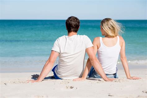 pareja en la playa fotos